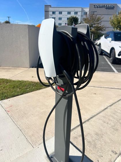 EV charger at Smoothie King (2)